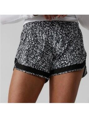 Athleta printed mesh racer run short 4”